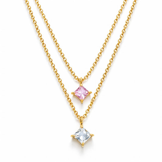 Verfijnde ketting met cubic zirkonia hanger (0.7x0.7cm) in 18K verguld staal. Waterproof en hypoallergeen. DAUW JUWELEN.