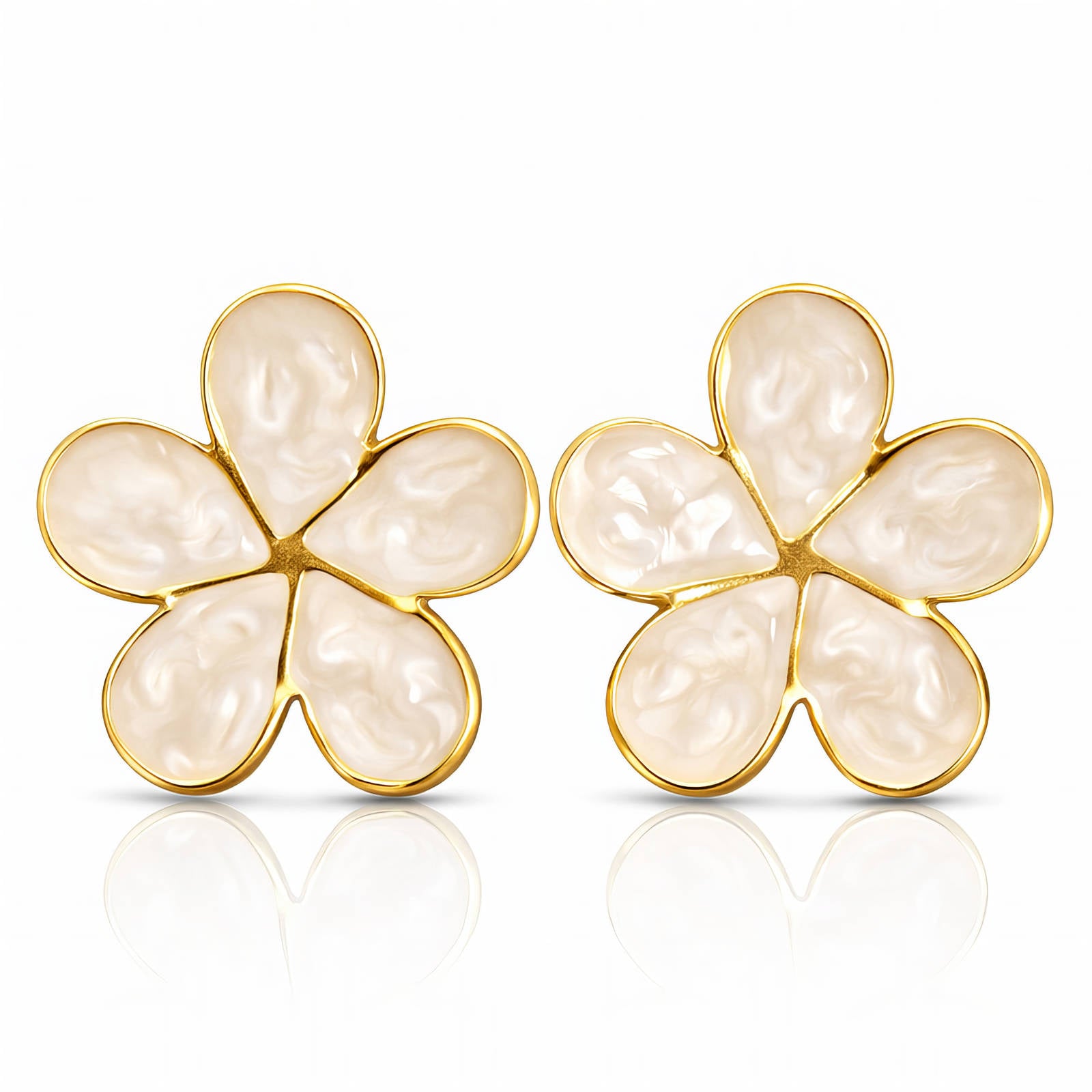Opvallende bloemen stud oorbellen (2.6x2.6cm) in 18K verguld roestvrij staal. Waterproof en hypoallergeen. DAUW JUWELEN.