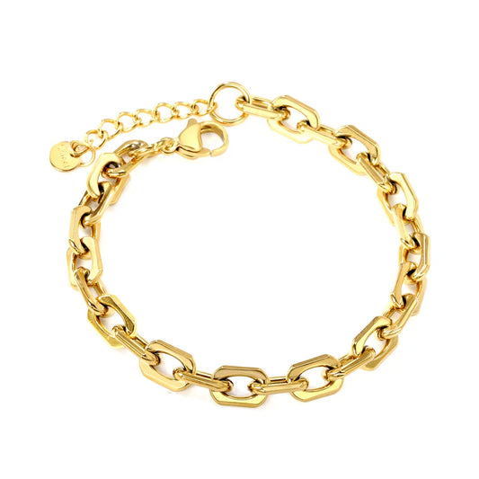 Deze goudkleurige armband heeft een dikte van 1,5 mm en een hoogte van 10,2 mm, met een breedte van 6,7 mm voor extra draagcomfort. De ronde sluiting van 17+3+6 mm geeft een stijlvolle touch, terwijl de veilige sluiting zorgt voor een perfecte pasvorm. Geef je look een boost met dit elegante en duurzame accessoire.